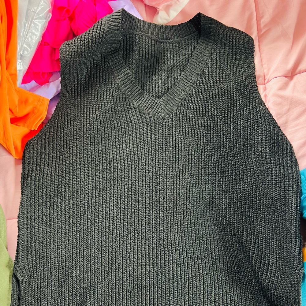 Sweater vest